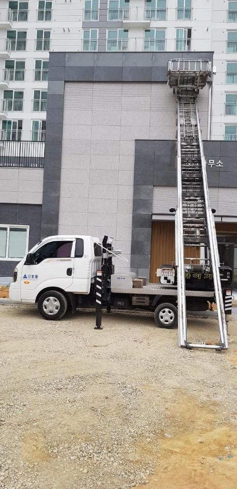 전남광주 고층 건물 사다리차 작업 현장 - 수직 붐 전개