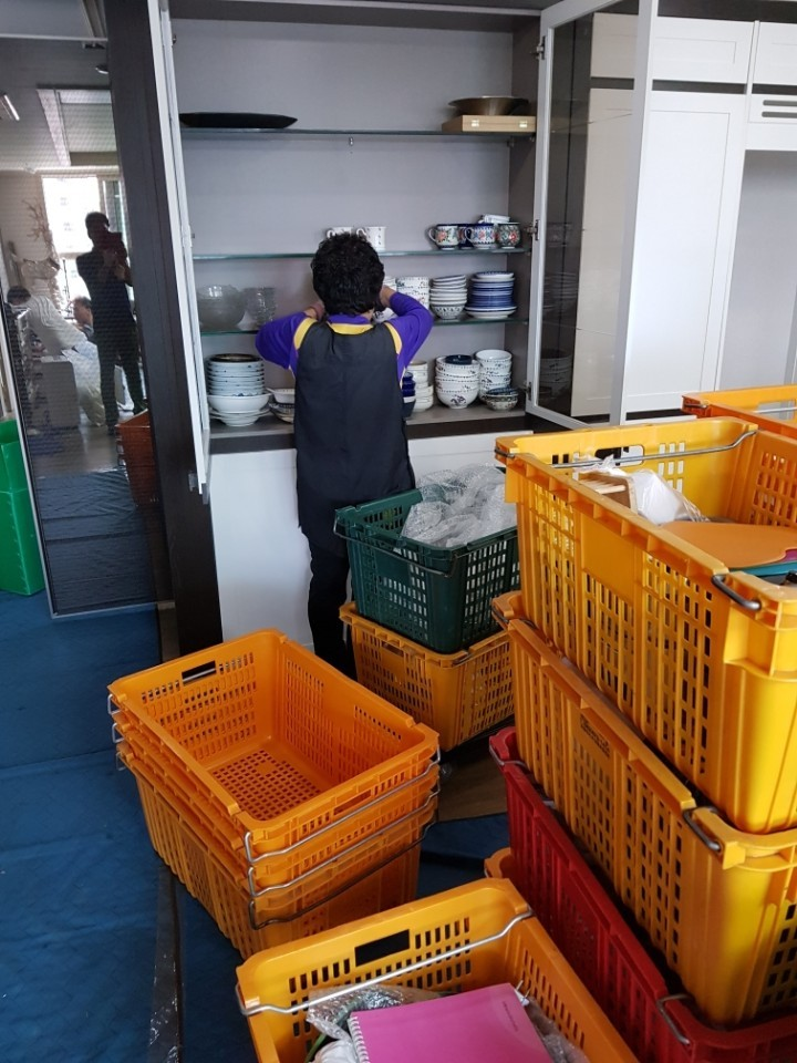 주방용품 및 식기류 안전 포장 - 전용 에어캡 완충 포장